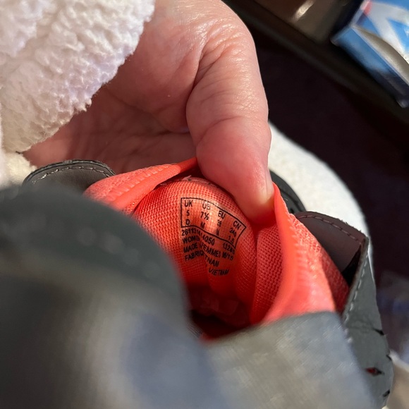 Awesome Clark’s tennis shoes size 7 1/2 - Picture 3 of 7